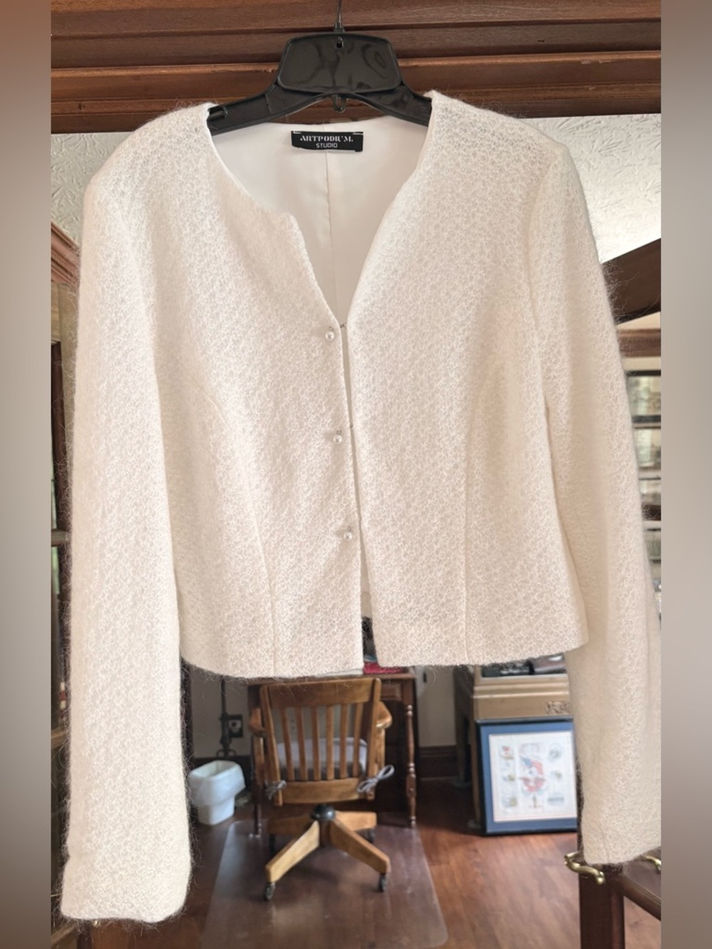 Ivory Textured Cropped Bridal jacket Size M Soft and Gorgeous